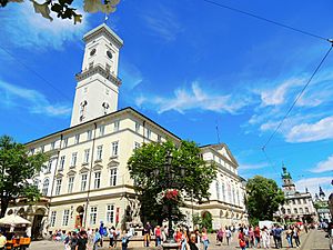 Archivo:Town hall in Lviv2018