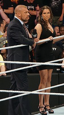 Archivo:Triple H and Stephanie McMahon 2014