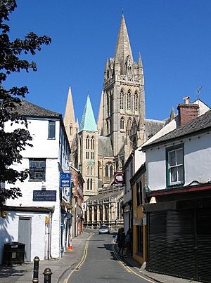 Archivo:Truro stmarysst