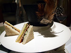 Archivo:Two toast sandwiches, the Fat Duck, November 2012