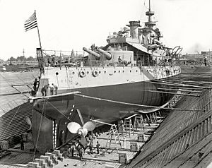 Archivo:USS Oregon in dry dock, 1898