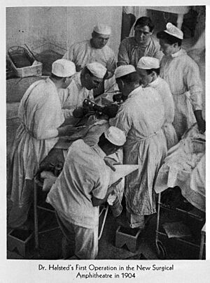 Archivo:W.S Halsted operating in 1904 Wellcome L0004175