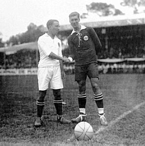 Archivo:America vs realmadrid quesada y garza en mexico 1927
