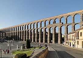 Aqueduct of Segovia 02.jpg