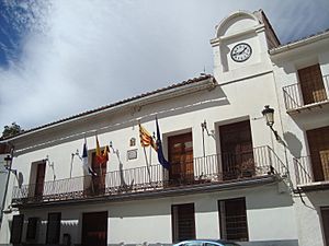 Archivo:Ayuntamiento de Manzanera