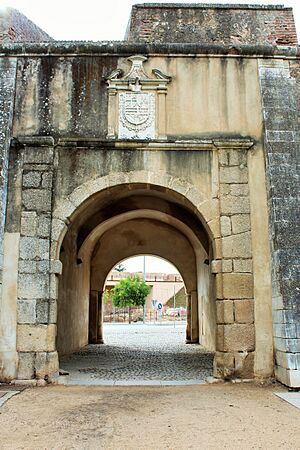 Archivo:BA-R.A. Puerta de Trinidad 01