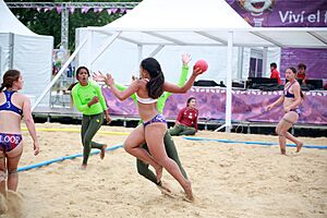 Archivo:Beach handball at the 2018 Summer Youth Olympics – Girls Consolation Round – ASA-VEN 011