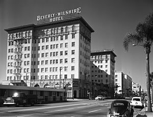 Archivo:Beverly Wilshire Hotel, 1959