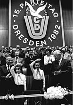Archivo:Bundesarchiv Bild 183-1982-1015-102, Dresden, 15. CDU-Parteitag