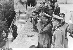 Archivo:Bundesarchiv Bild 183-B08041, Reval, Besuch General Georg v. Küchler in