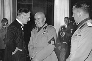 Archivo:Bundesarchiv Bild 183-R99301, Münchener Abkommen, Chamberlain, Mussolini, Ciano