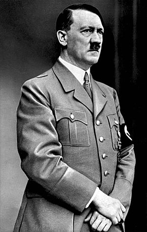 Archivo:Bundesarchiv Bild 183-S33882, Adolf Hitler retouched
