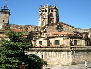 Archivo:Cabeceira da catedral de Ourense