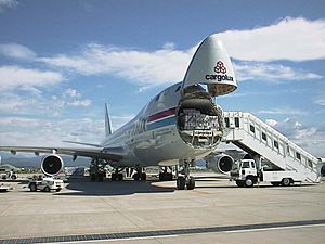 Archivo:Cargolux B747-400F