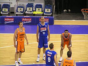 Archivo:Carlos Jiménez (Estudiantes, 2005)
