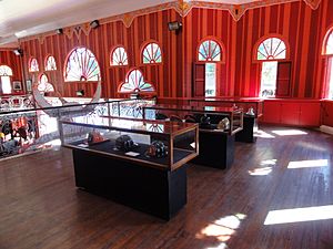 Archivo:DSC01839 - Vista parcial del salon de equipo, Museo Parque de Bombas, Ponce, Puerto Rico
