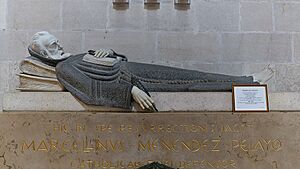 Archivo:Figura yacente de Marcelino Menéndez Pelayo (Catedral de Santander)