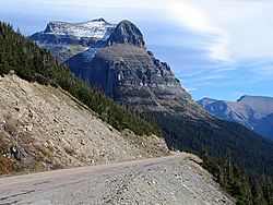 Archivo:Going to the Sun Road with Going to the Sun Mountain