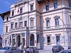 Archivo:Hôtel de ville de Vlora