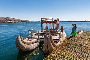 Archivo:Islas flotantes de los Uros, Lago Titicaca, Perú, 2015-08-01, DD 36