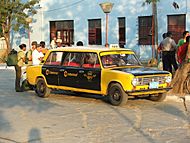 Archivo:Lada cuban taxi 4201