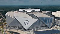 Archivo:Mercedes Benz Stadium time lapse capture 2017-08-13