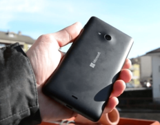 Archivo:Microsoft Lumia 535 Back showing Microsoft Logo