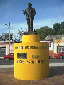 Monumento a Héctor Victoria Aguilar, Mérida, Yucatán (01).jpg
