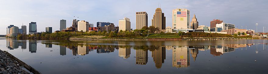 Archivo:Newark October 2016 panorama