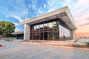 Archivo:Oficinas del Grupo Coen, Chinandega.
