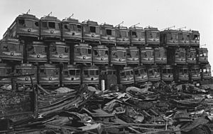 Archivo:Pacific-Electric-Red-Cars-Awaiting-Destruction