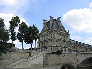 Archivo:Paris Palais du Louvre Pavillon de Flore
