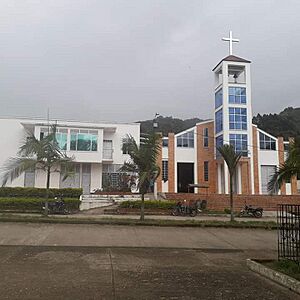 Archivo:Parroquia NS Perpeturo Socorro San Adolfo Acevedo Huila