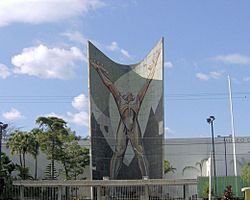 Archivo:Revolution Monument San Salvador