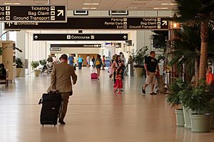Archivo:Southwest Florida International Airport Main Terminal