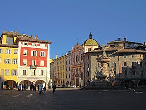 Archivo:Trento - Piazza Duomo
