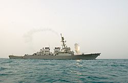 Archivo:US Navy 030322-N-1035L-002 The guided missile destroyer USS Milius (DDG 69) launches a Tomahawk Land Attack Missile (TLAM) toward Iraq
