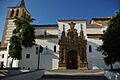 Vista frontal de la Iglesia de Santiago