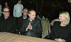 Archivo:Vladimir Putin 27 June 2001-2
