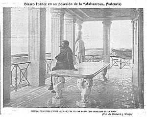 Archivo:1904-07-08, El Gráfico, Blasco Ibáñez en su posesión de la “Malvarrosa„ (Valencia), Galería pompeyana frente al mar, una de las piezas más hermosas de la finca