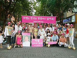 Archivo:A gathering of Raëlians in South Korea