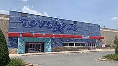 Archivo:Abandoned Toys ‘R’ Us in Monroe LA 01