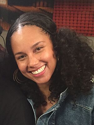 Archivo:Alicia Keys in 2017 (cropped)