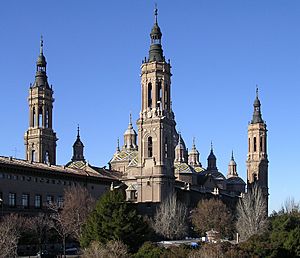 Archivo:Basilica del Pilar ZaragozaAragon(Spain)-2