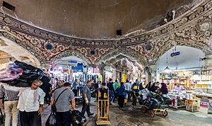 Archivo:Bazaar de Teherán, Teherán, Irán, 2016-09-17, DD 53