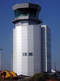 Archivo:Bristol.airport.tower.arp