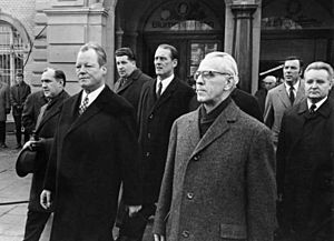 Archivo:Bundesarchiv B 145 Bild-F031406-0017, Erfurt, Treffen Willy Brandt mit Willi Stoph