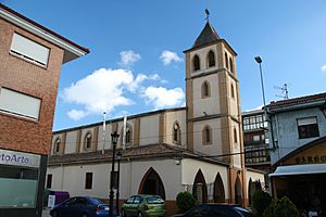 Archivo:Camino de San Salvador, La Robla, Iglesia de San Roque 01