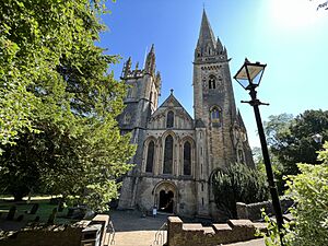 Archivo:Cardiff - Llandaff Cathedral - 20220812121711