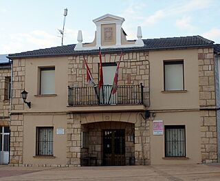 Casa consistorial de San Miguel de Bernuy.jpg